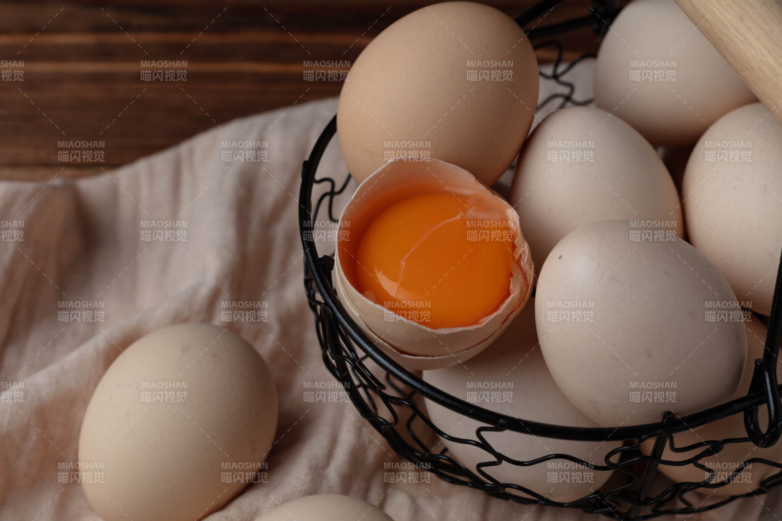新鲜鸡蛋特写图片