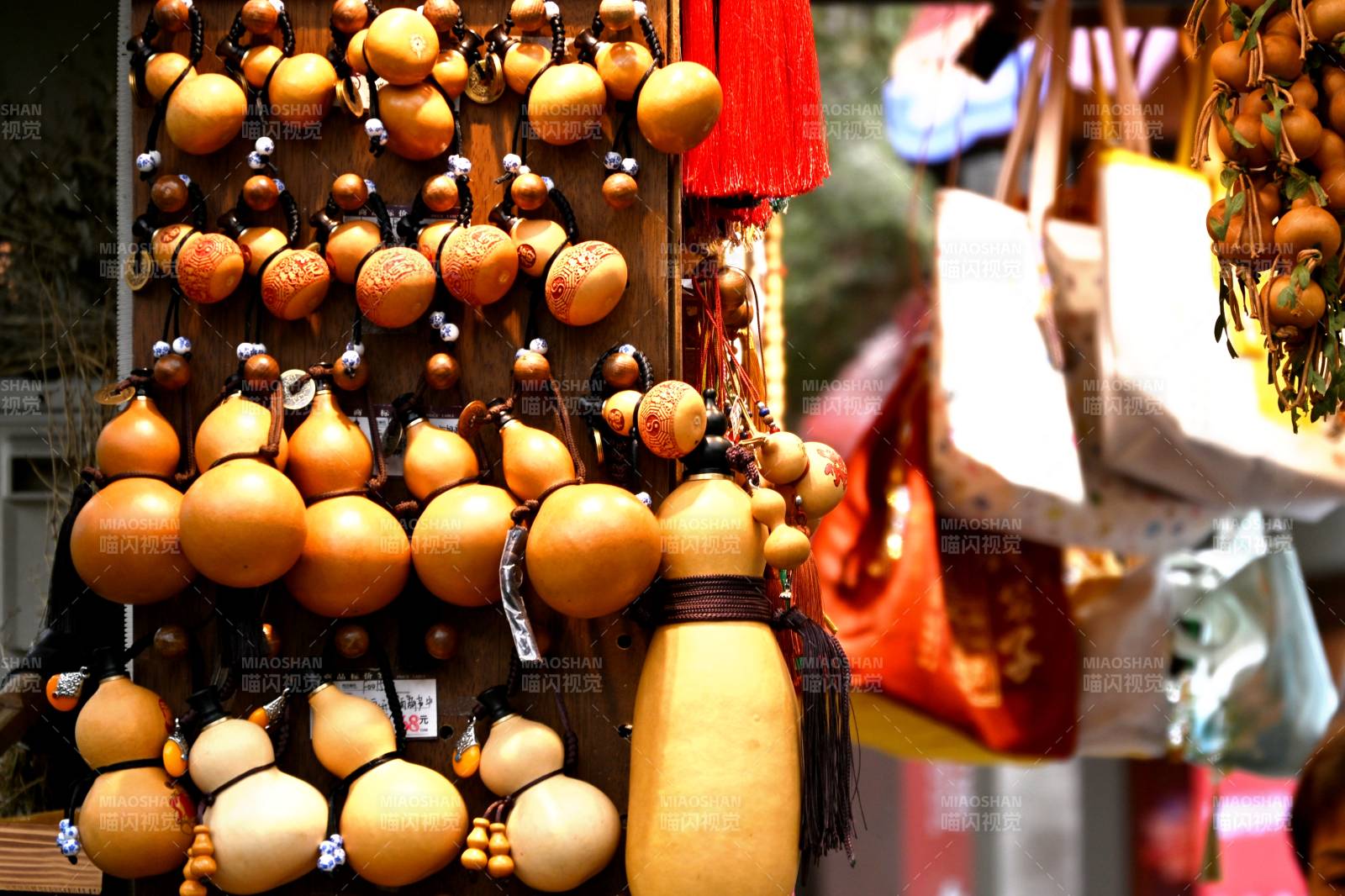 葫芦挂饰琳琅满目图片