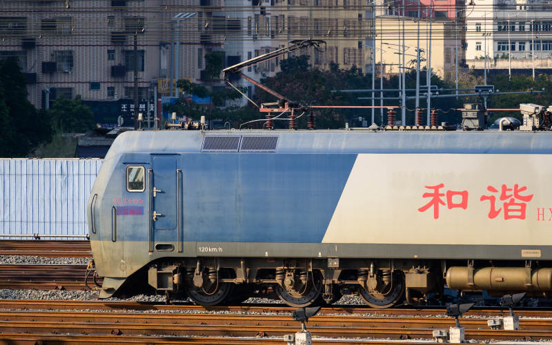 火车头行驶中图片