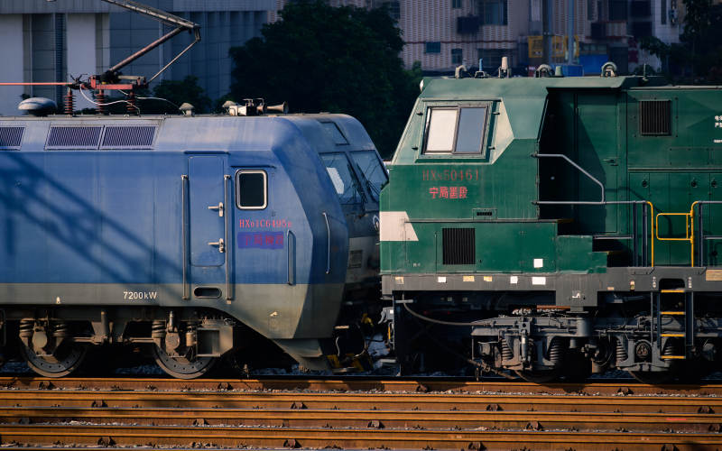 不一样的火车头图片