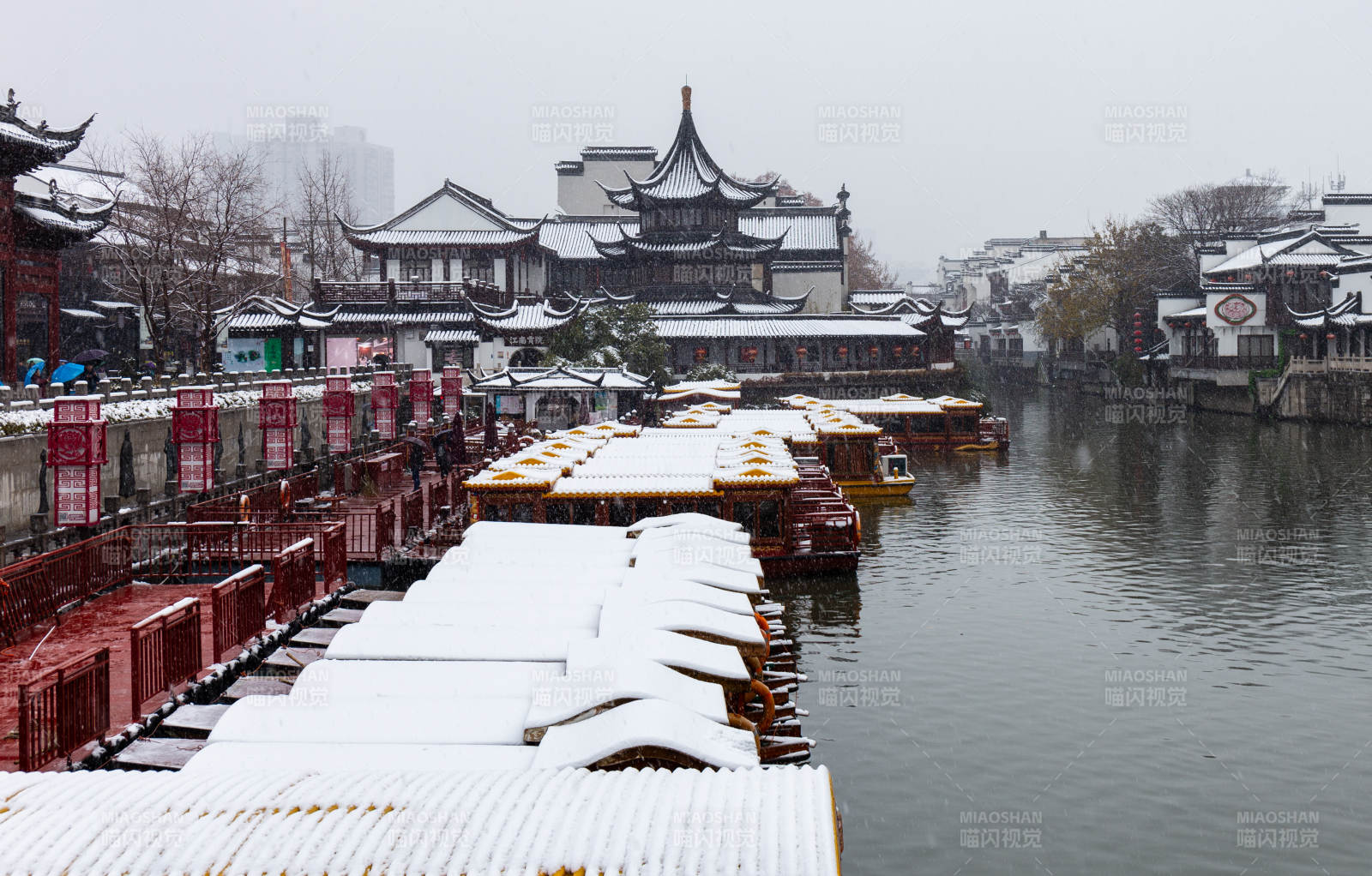 南京雪后古桥水乡景图片