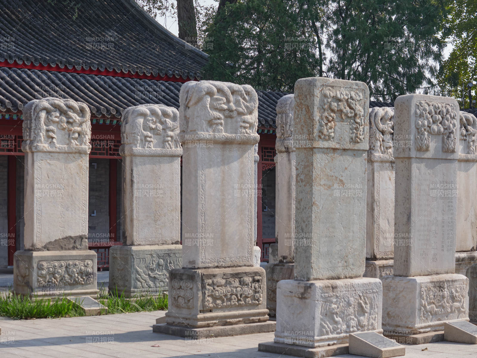 北京五塔寺内石碑林立古韵悠长图片