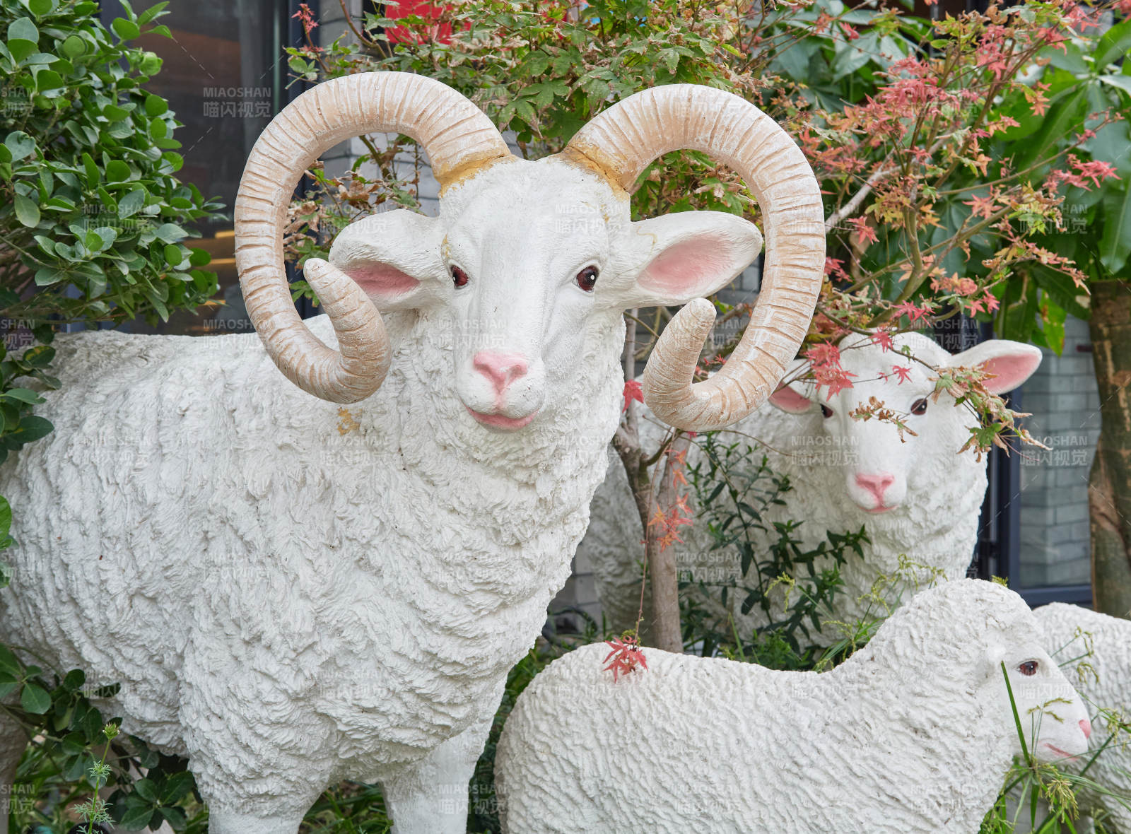 羊群雕像花园景观图片