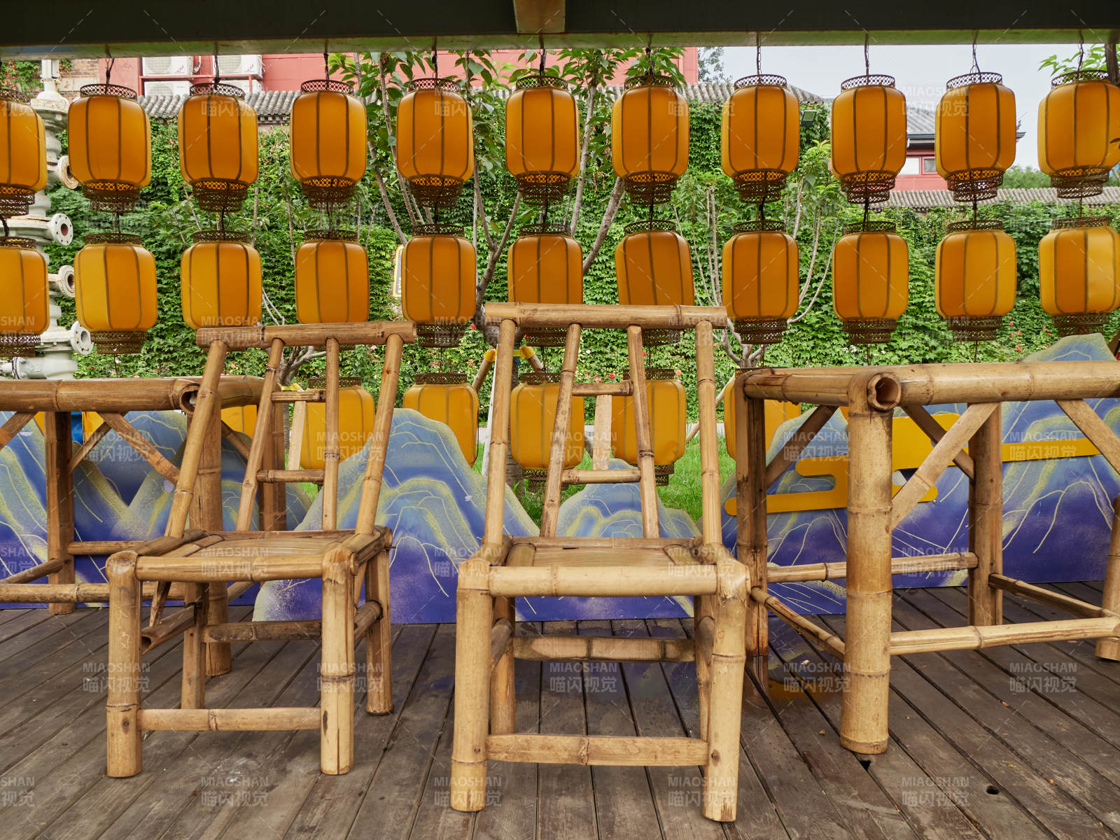 竹椅灯笼景图片