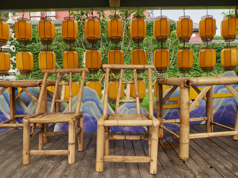 竹椅灯笼景图片