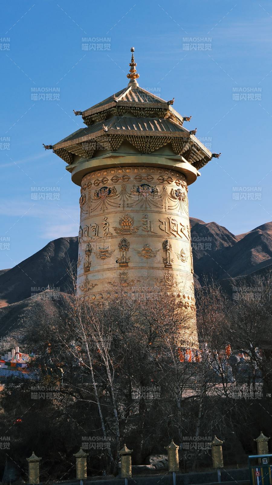 世界最大转经轮—肃南香巴拉却科 转经筒图片