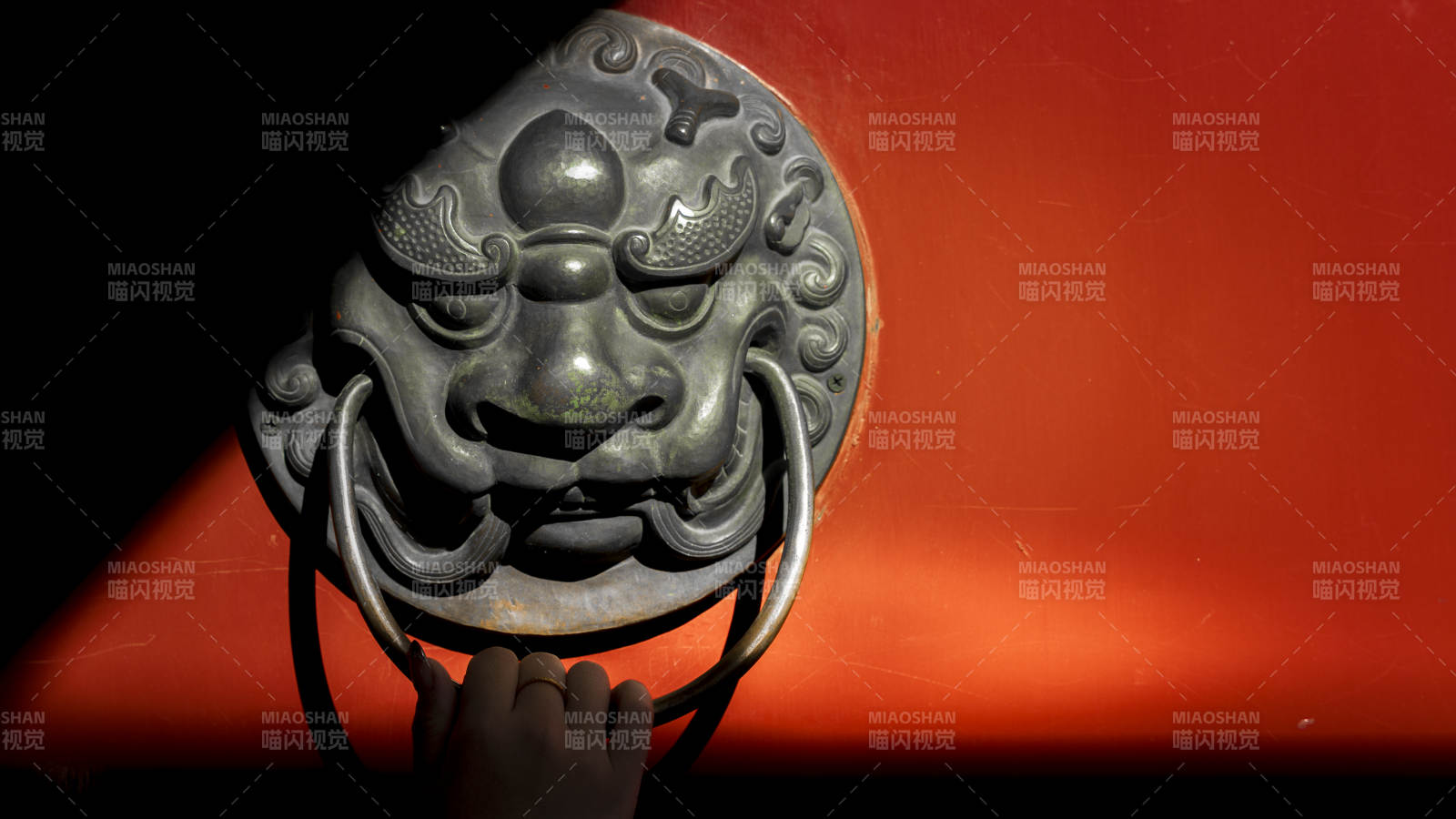 青铜兽面门环图片