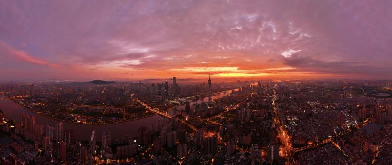 一线城市傍晚暮色璀璨图片