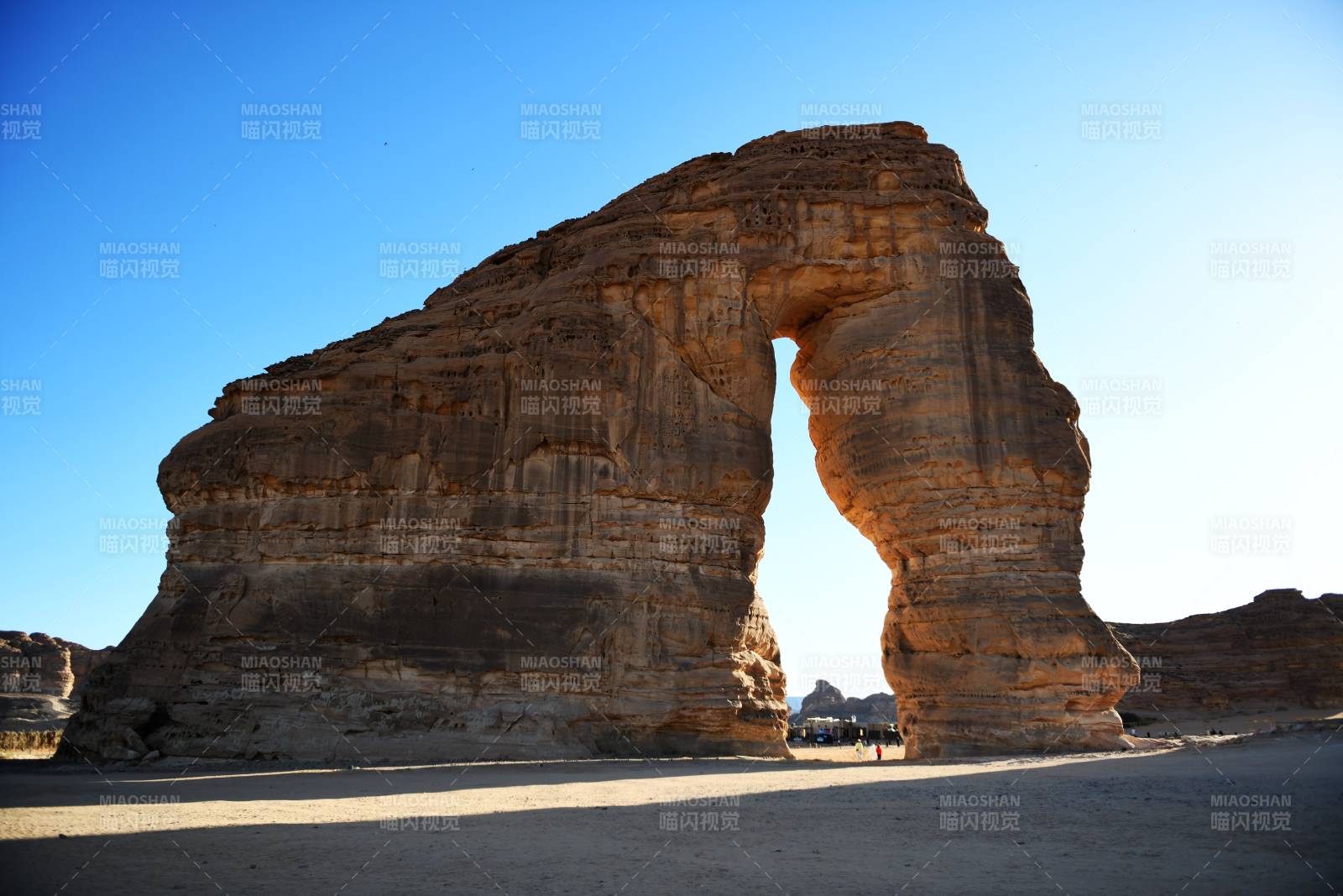 沙特埃尔奥拉天然石拱门奇观图片