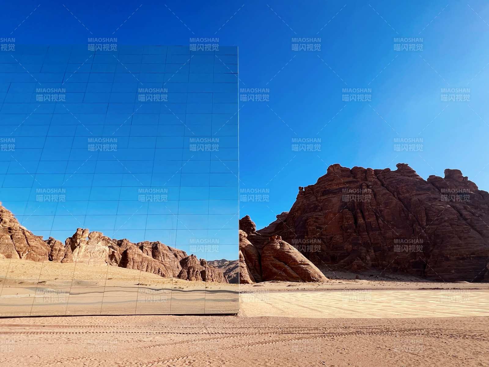 沙特埃尔奥拉镜面沙漠奇景图片