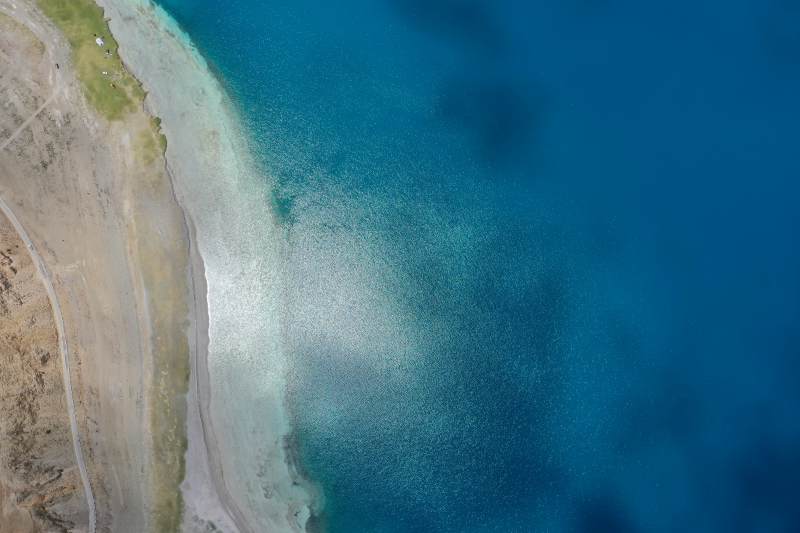 俯瞰羊卓雍错图片