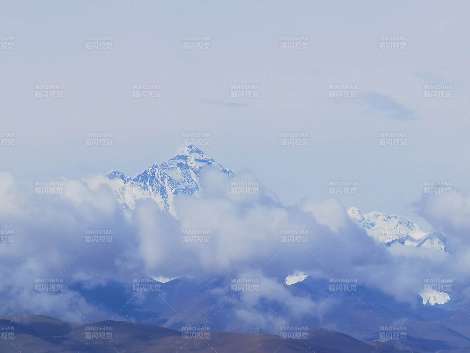 远眺珠峰图片