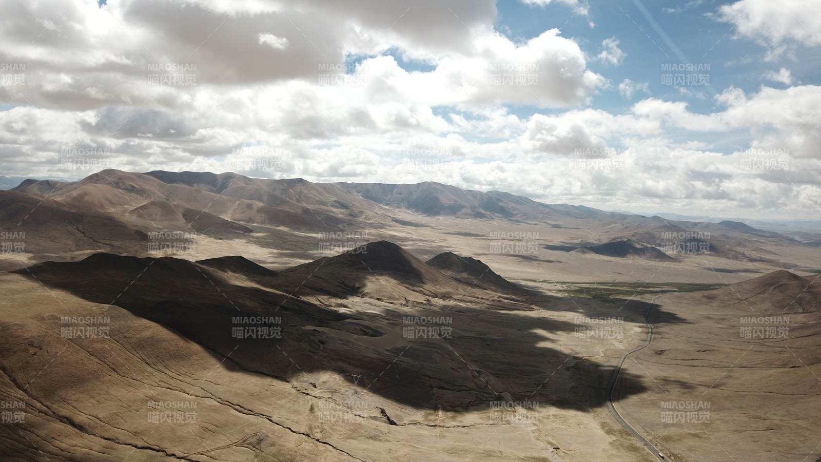 西藏阿里的高原风光图片