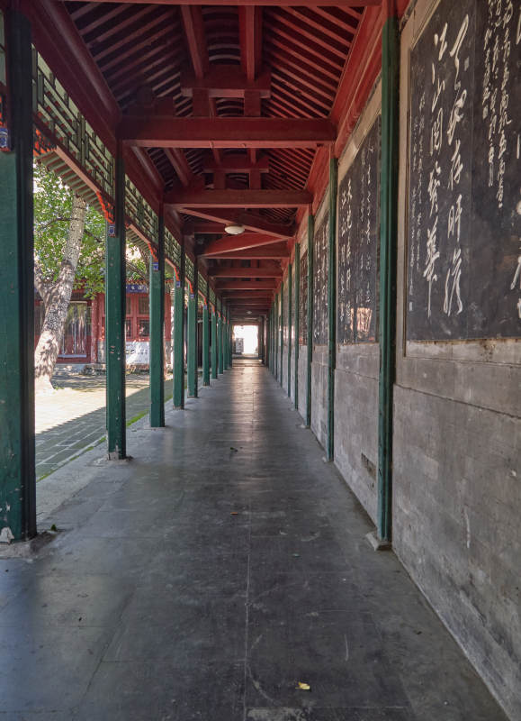 北京报国寺内的古韵长廊景观图片