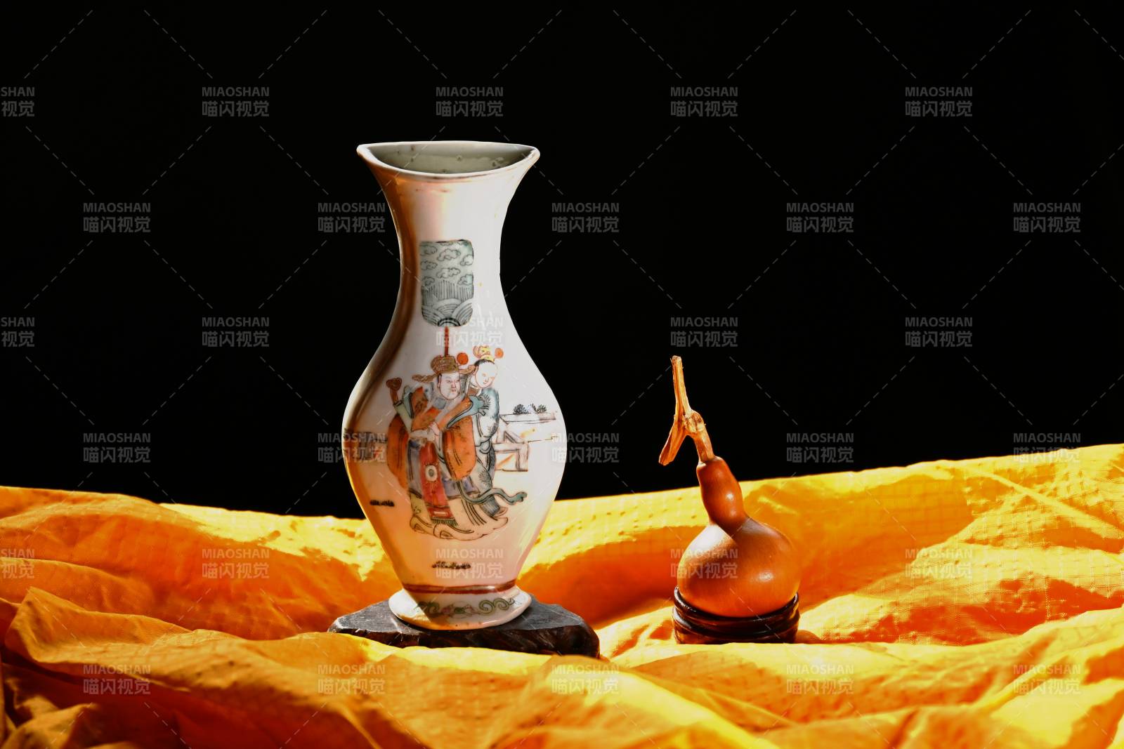 清同治粉彩瓷壁瓶与葫芦图片