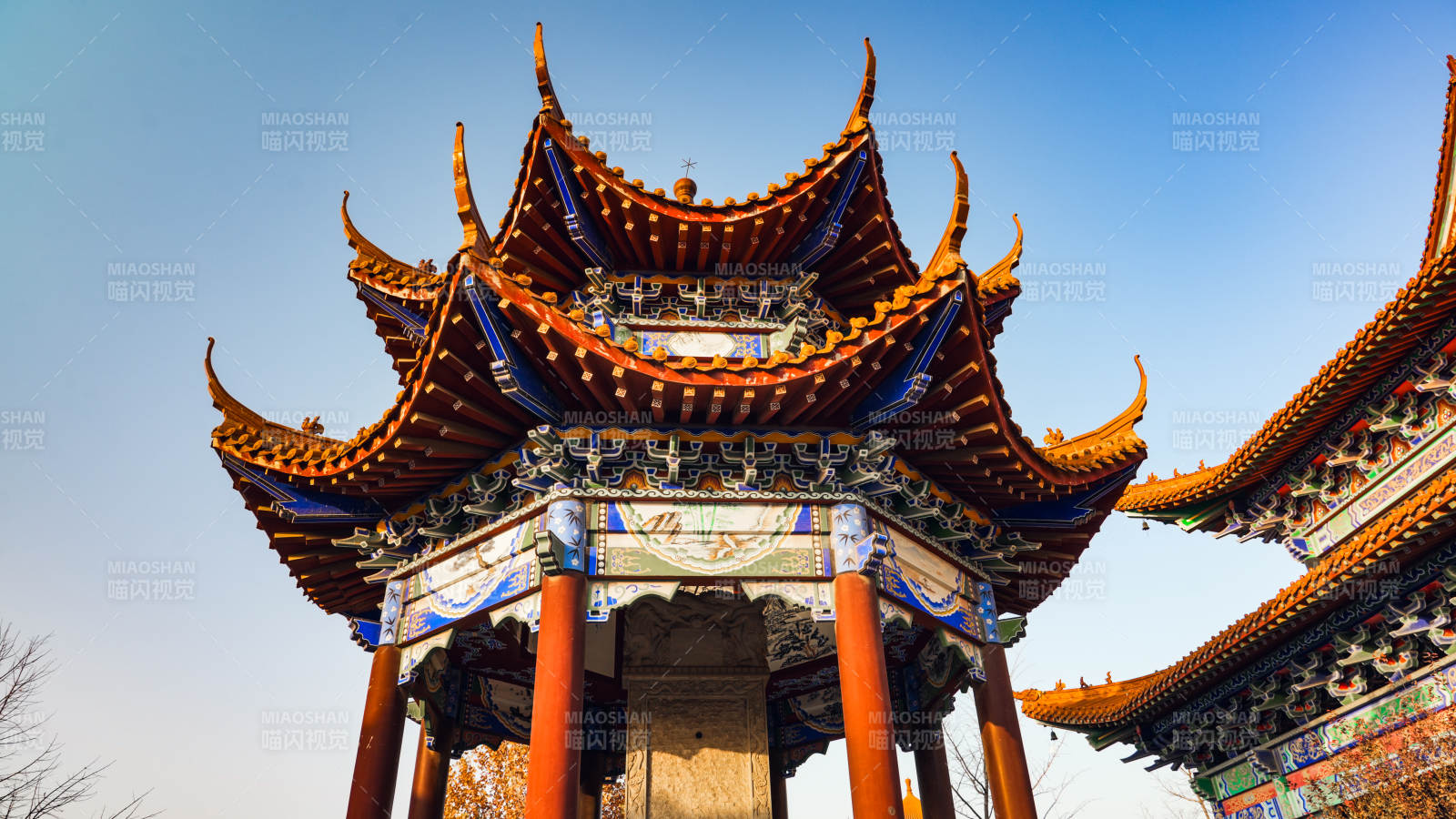 廊坊大悲禅寺古亭飞檐映蓝天图片