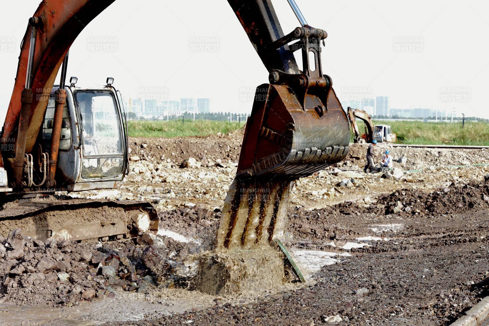 挖掘机作业现场图片