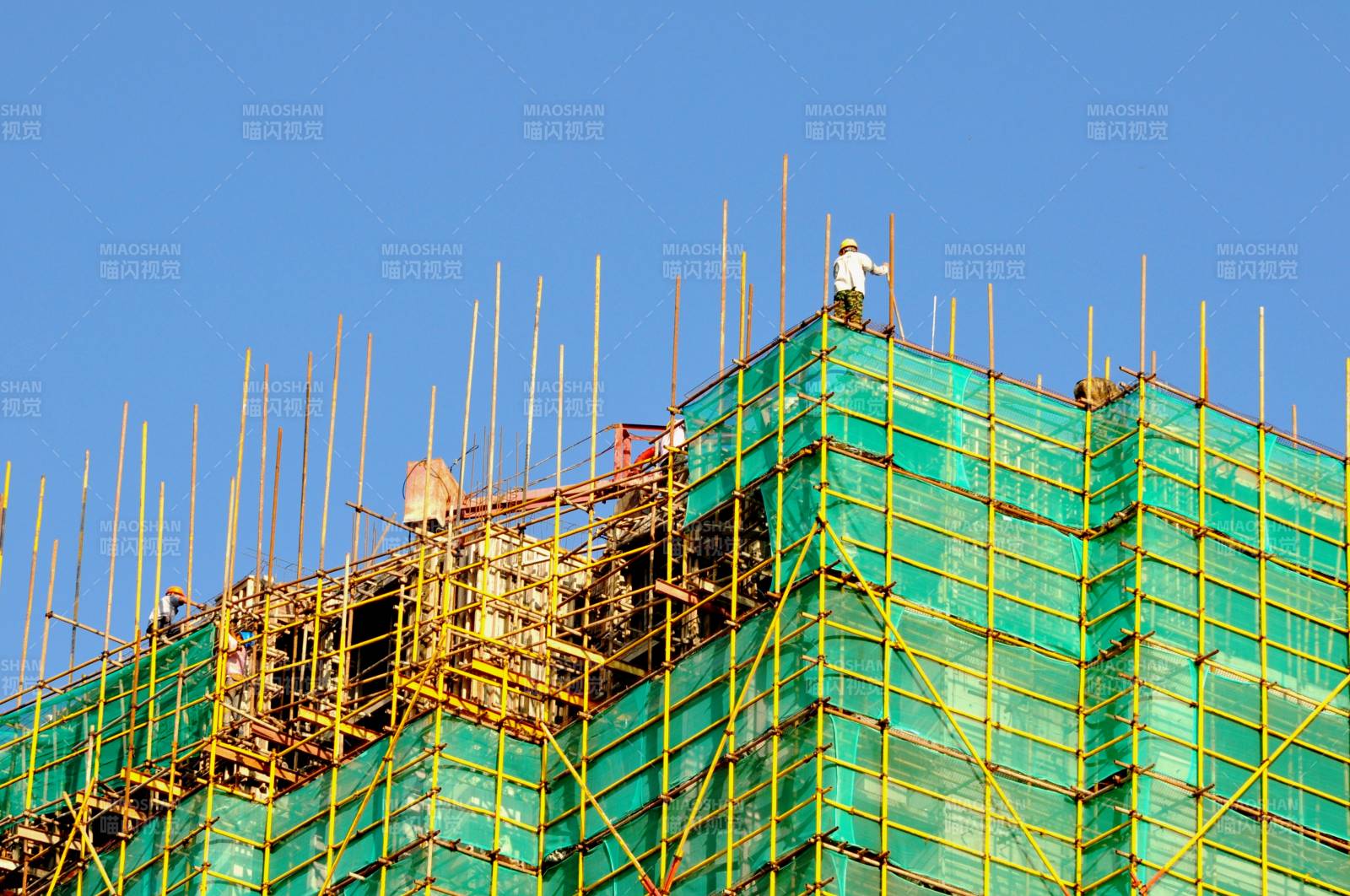 建筑工地施工中图片