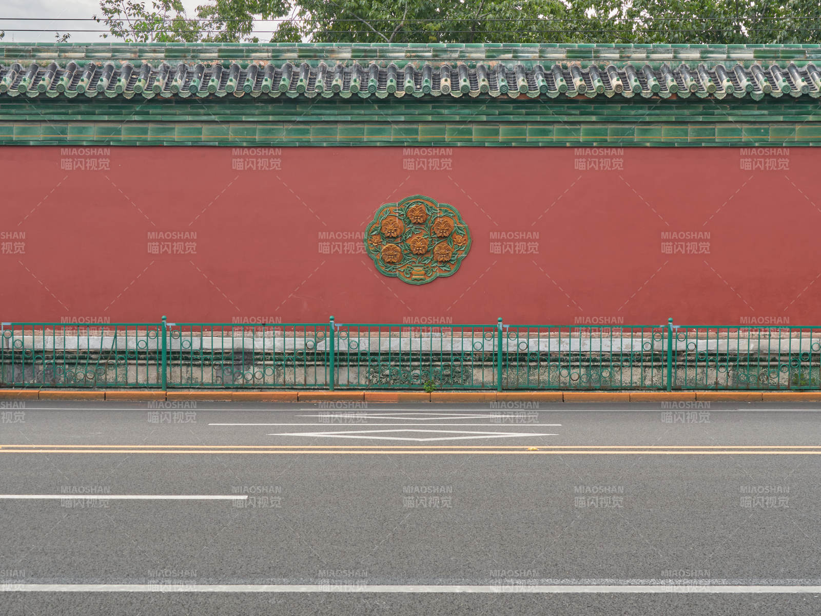 红墙绿瓦古韵悠长图片