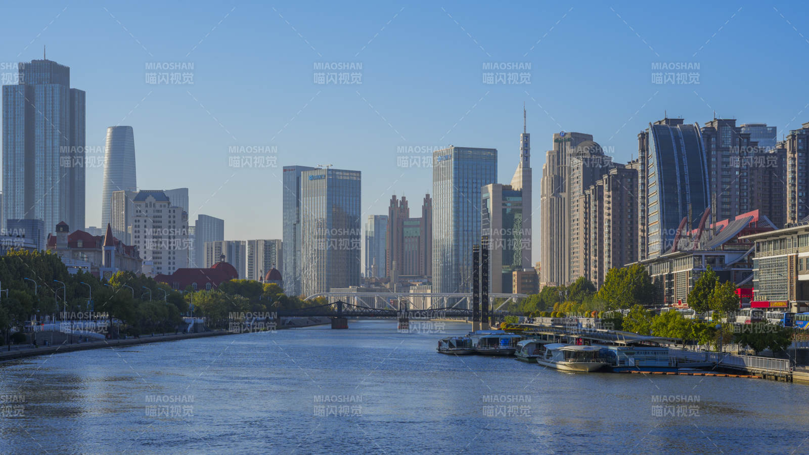 天津海河清晨河畔风光图片