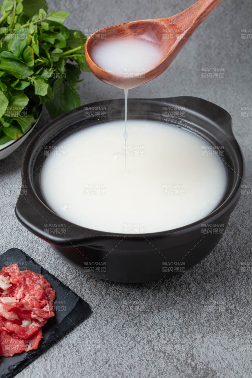 毋米粥底火锅图片