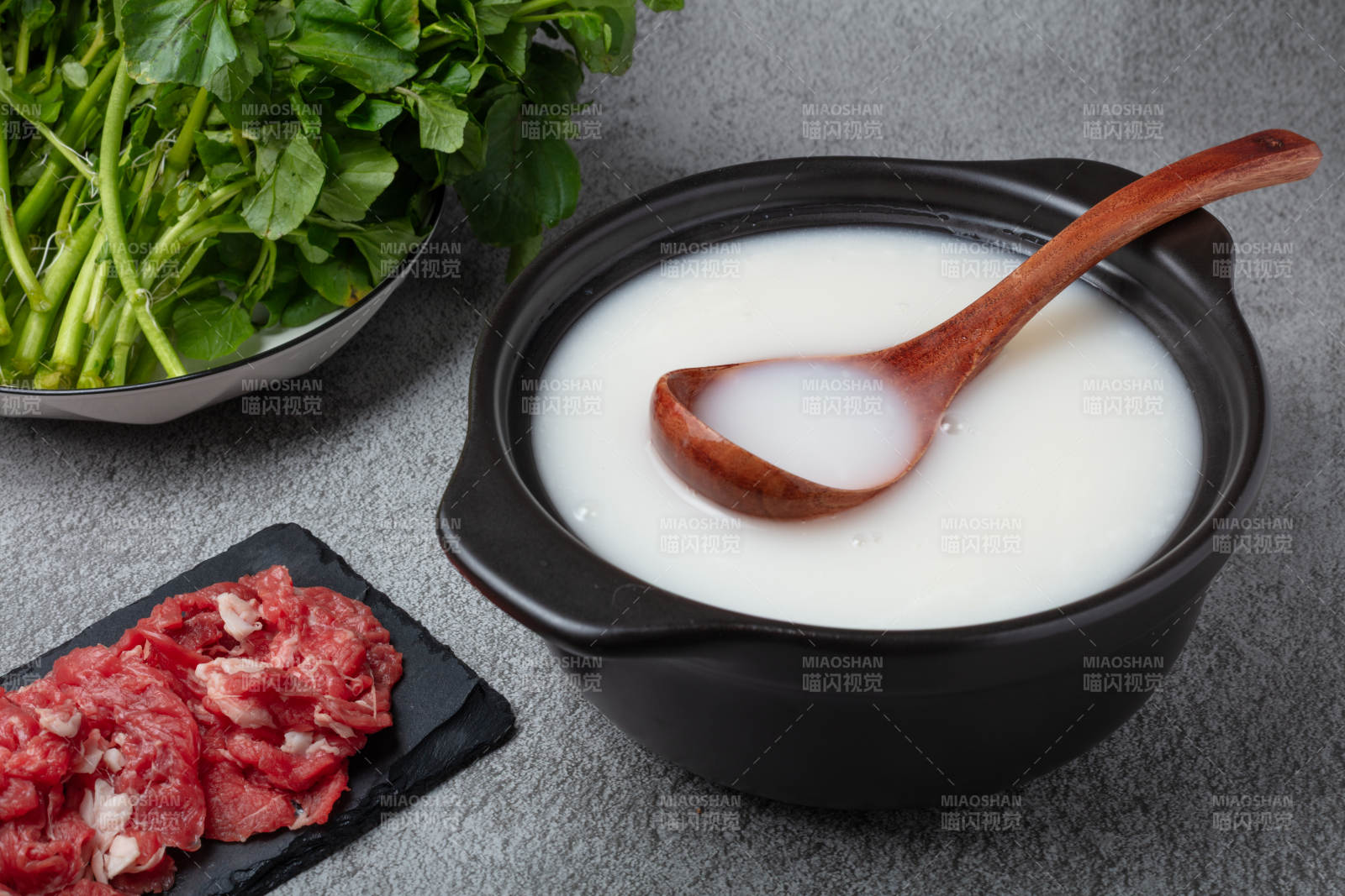 毋米粥底火锅图片