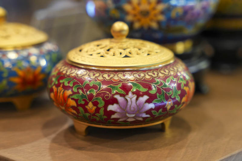 景泰蓝精美彩绘香炉图片