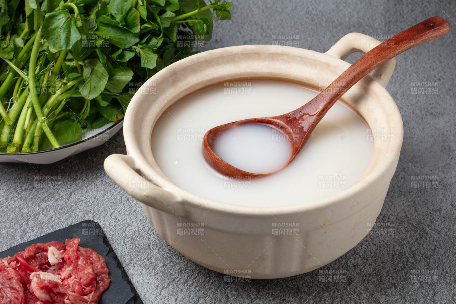 毋米粥底火锅图片