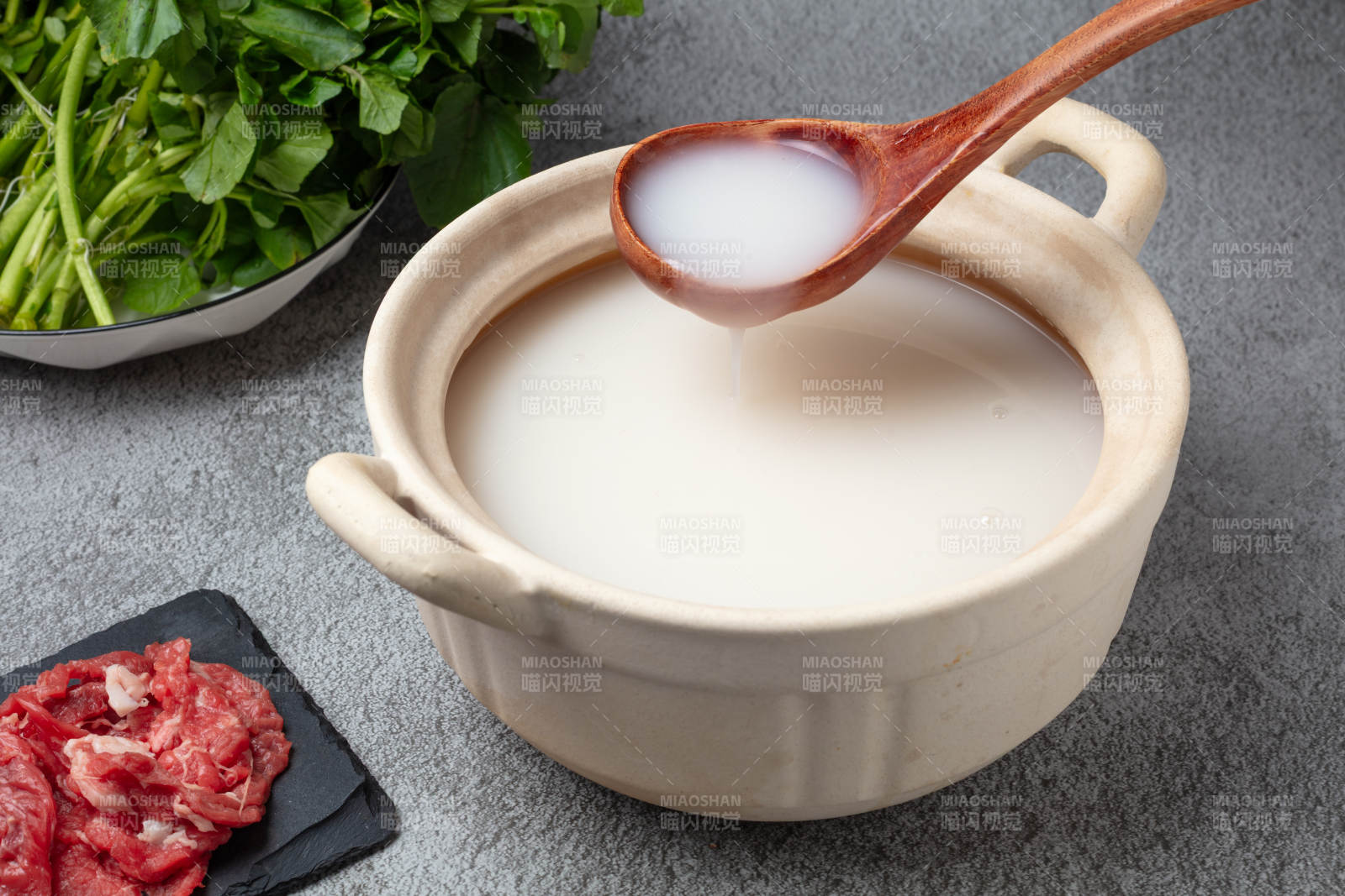 毋米粥底火锅图片