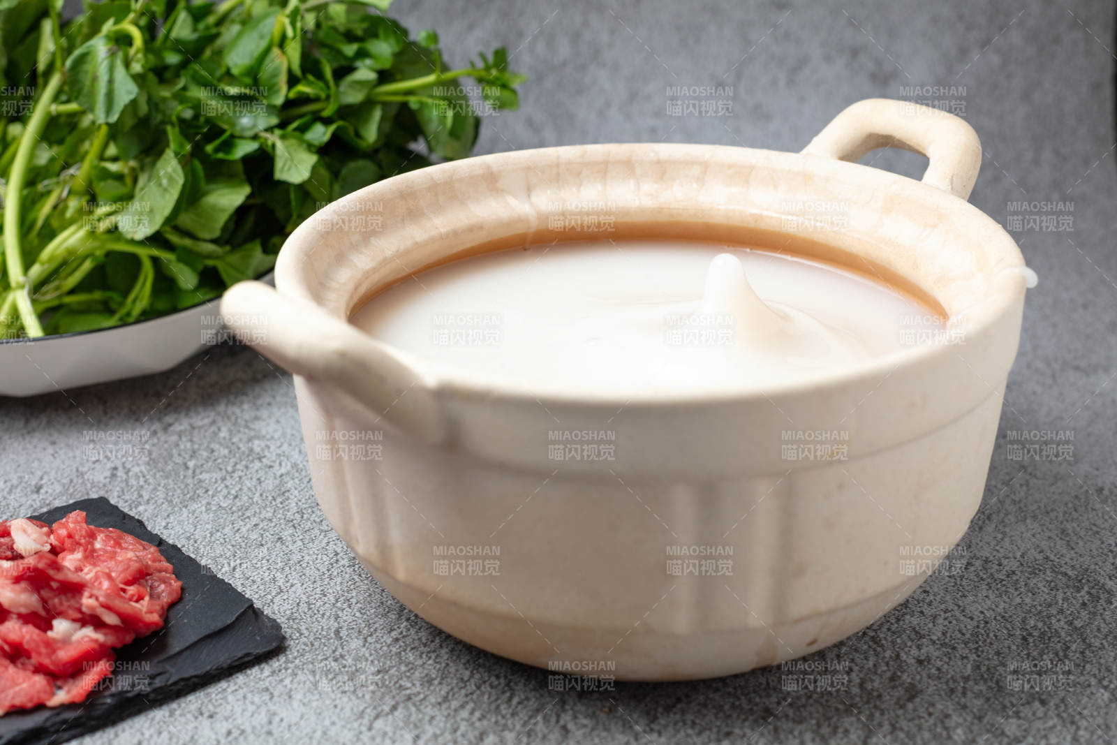 毋米粥底火锅图片