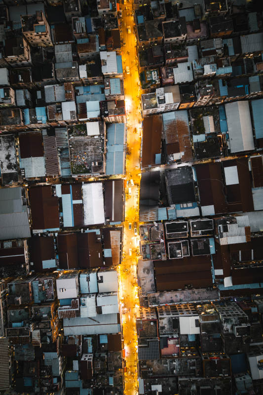 广州航拍夜街灯火通明图片