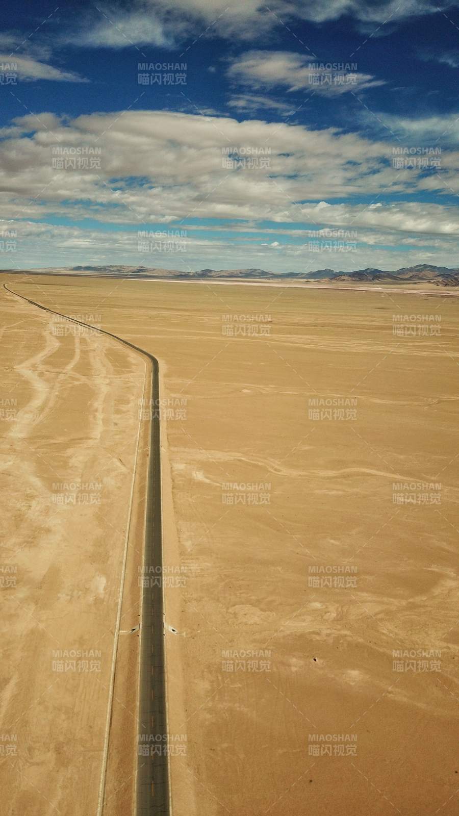 西藏阿里的天路图片