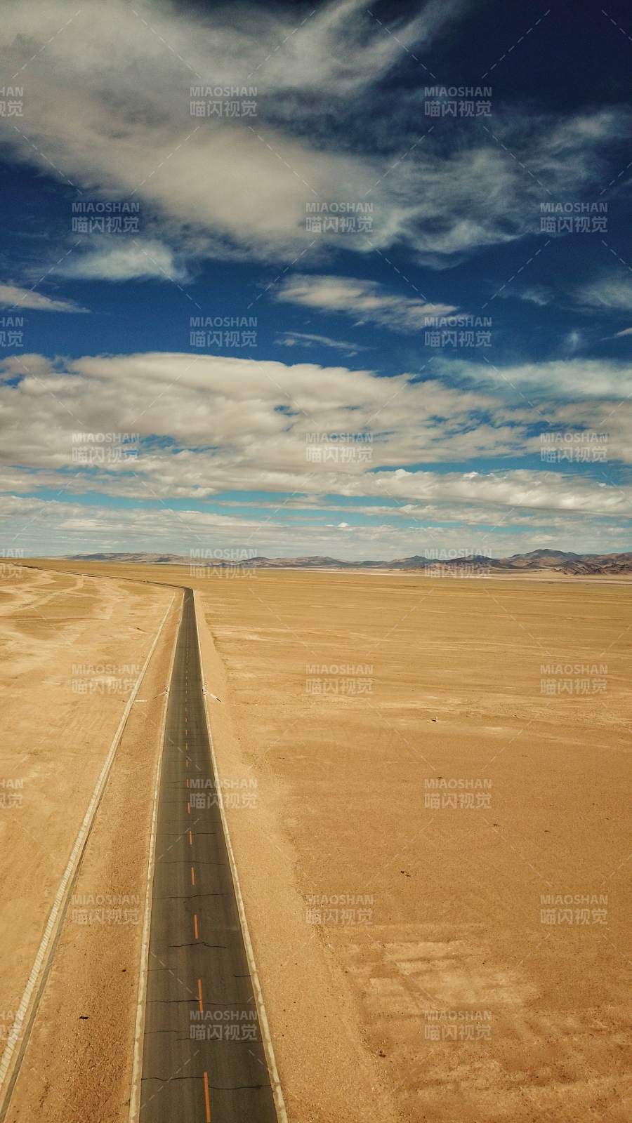 俯瞰西藏阿里的天路图片