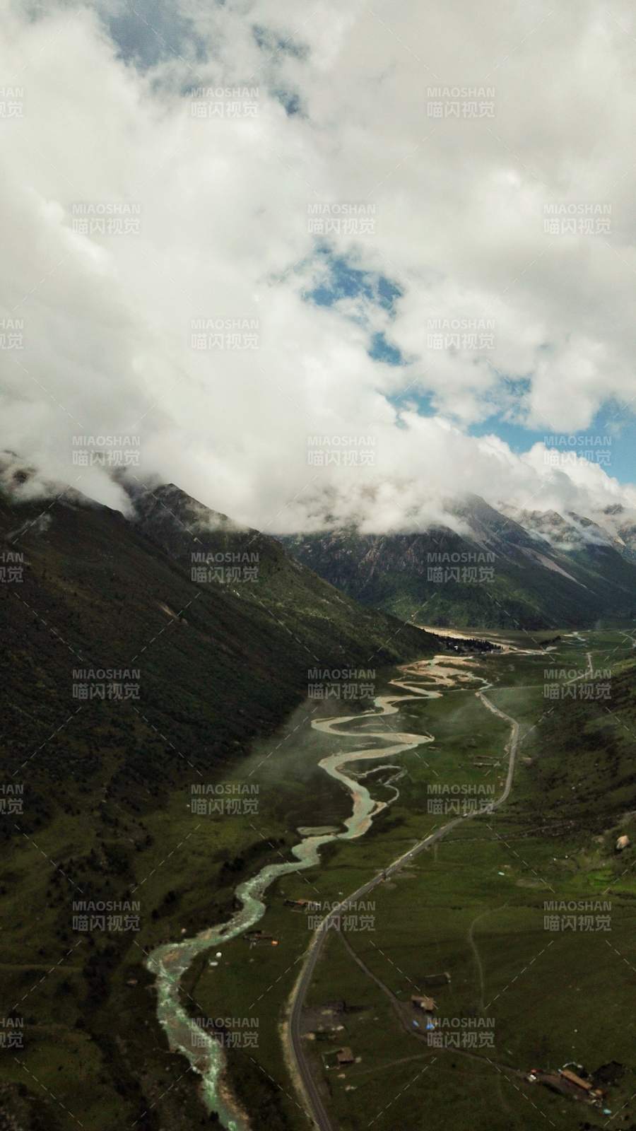 远眺新路海的风景图片