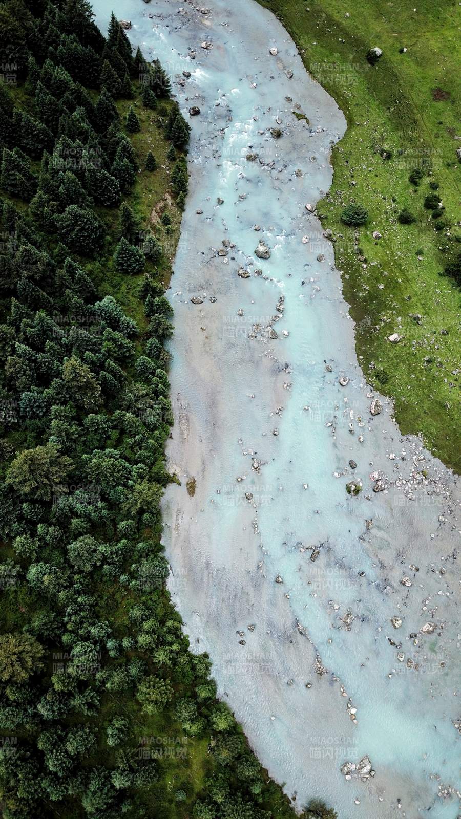 川西新路海的湖水图片