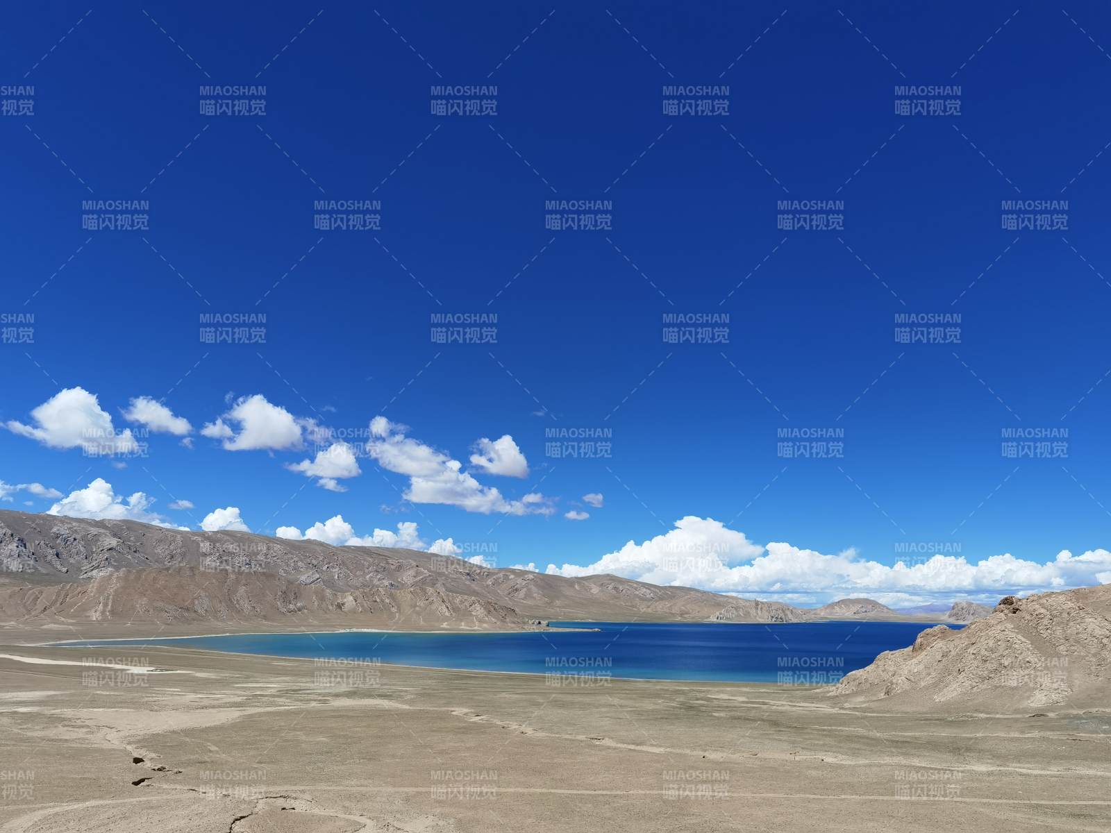 西藏阿里高原湖泊图片