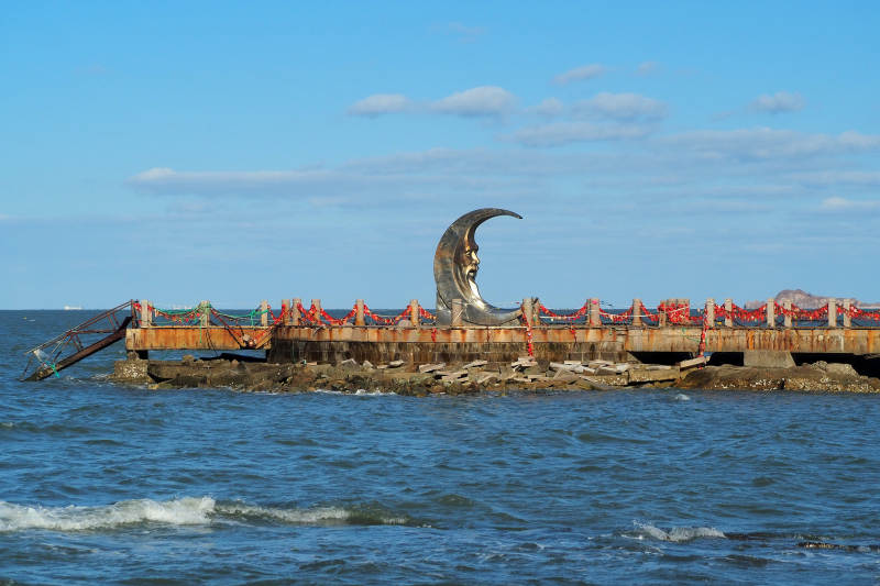 烟台月亮湾雕塑图片