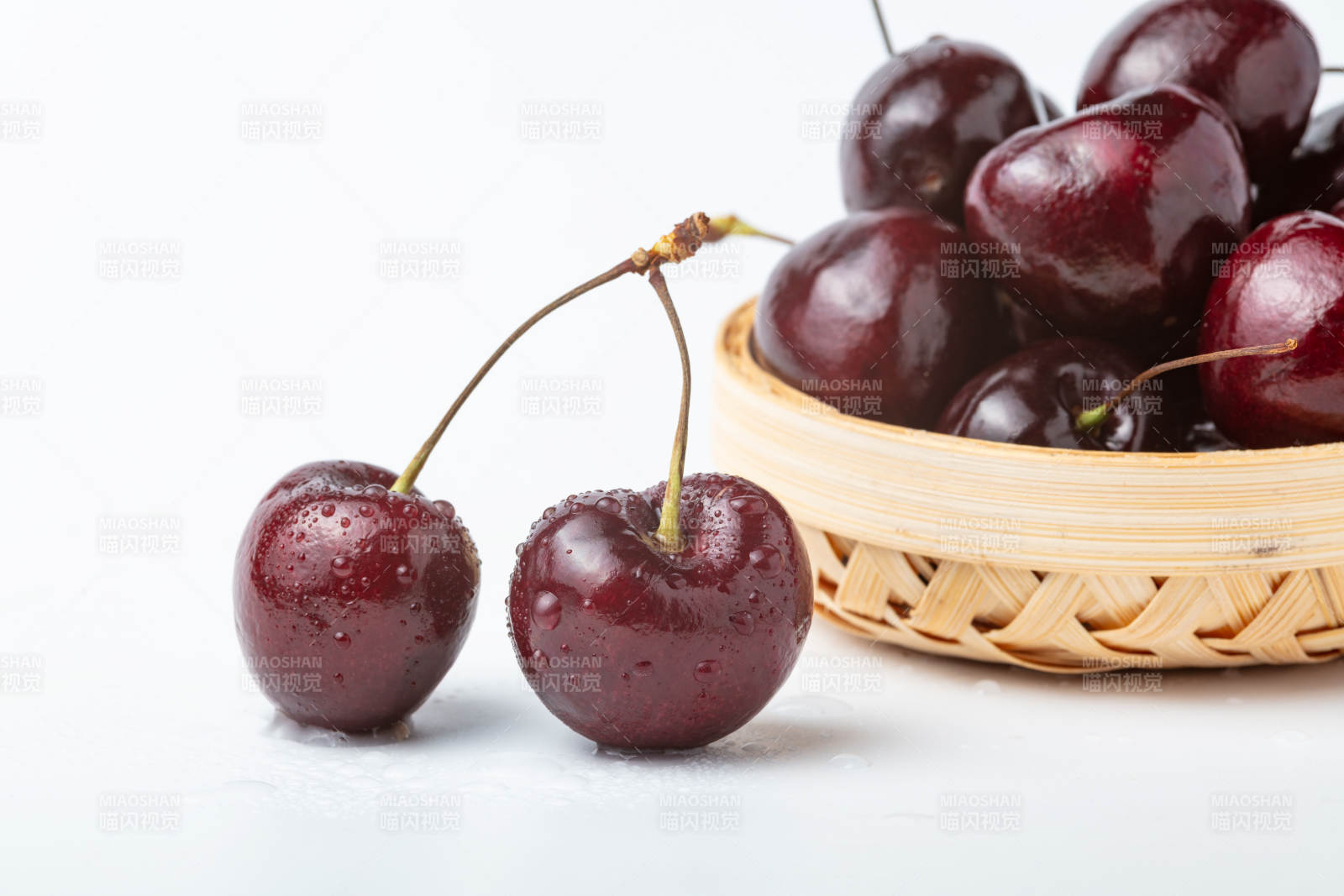 鲜红樱桃 晶莹剔透图片