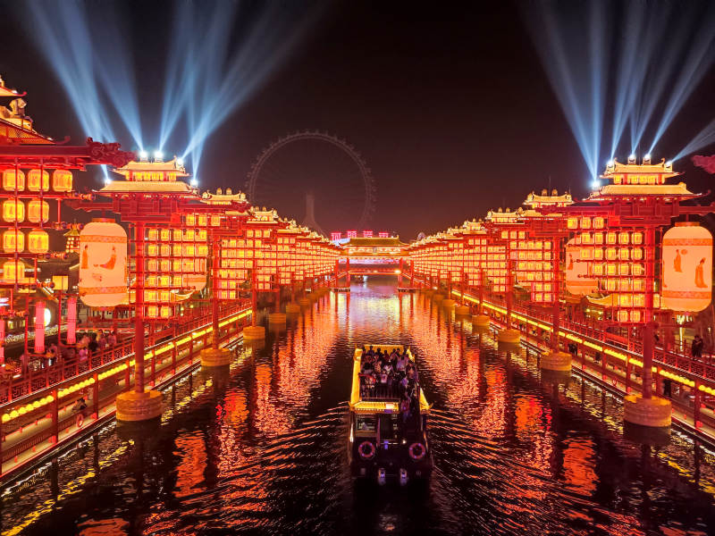 唐山河头老街灯火辉煌夜游河图片