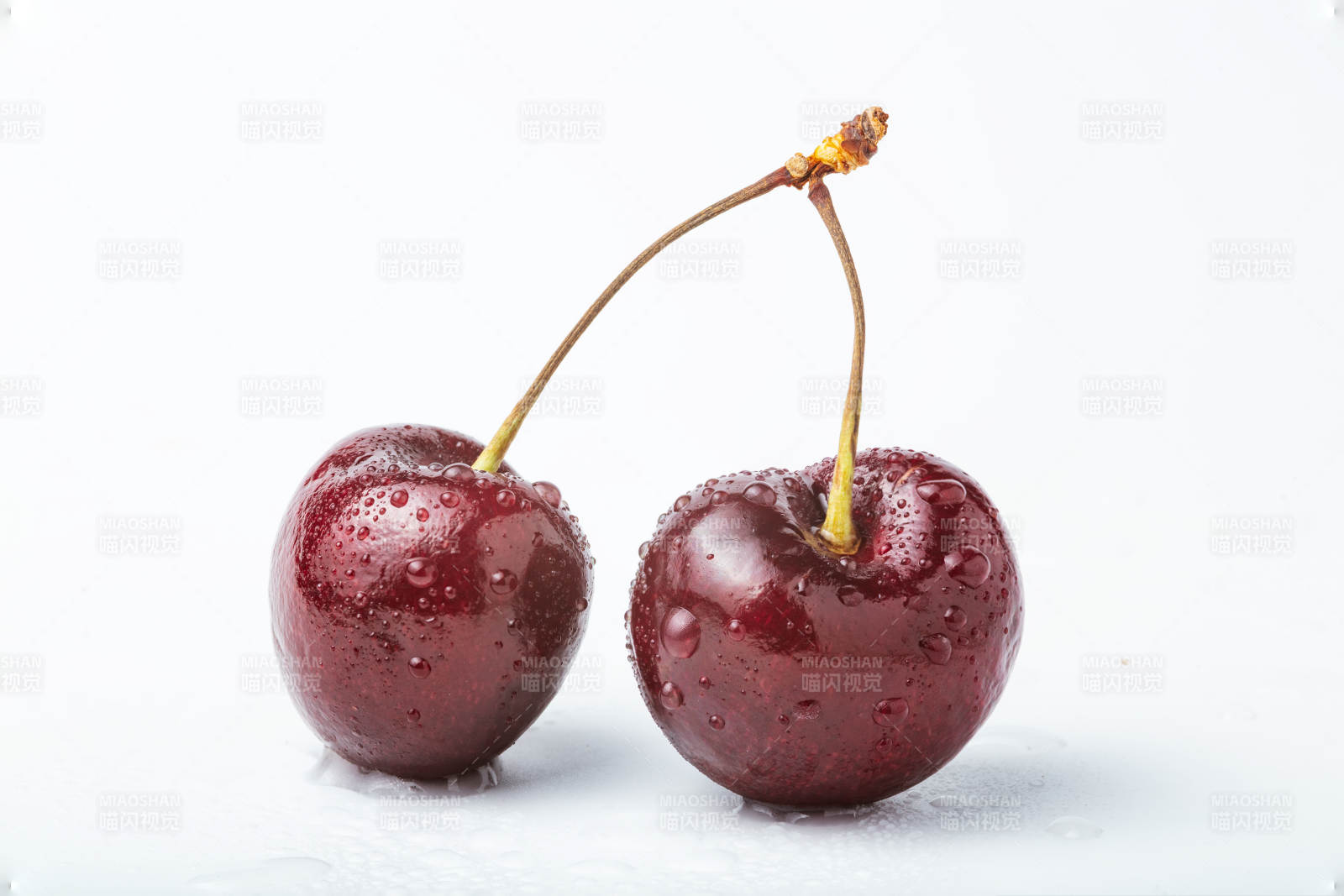 晶莹剔透的樱桃图片