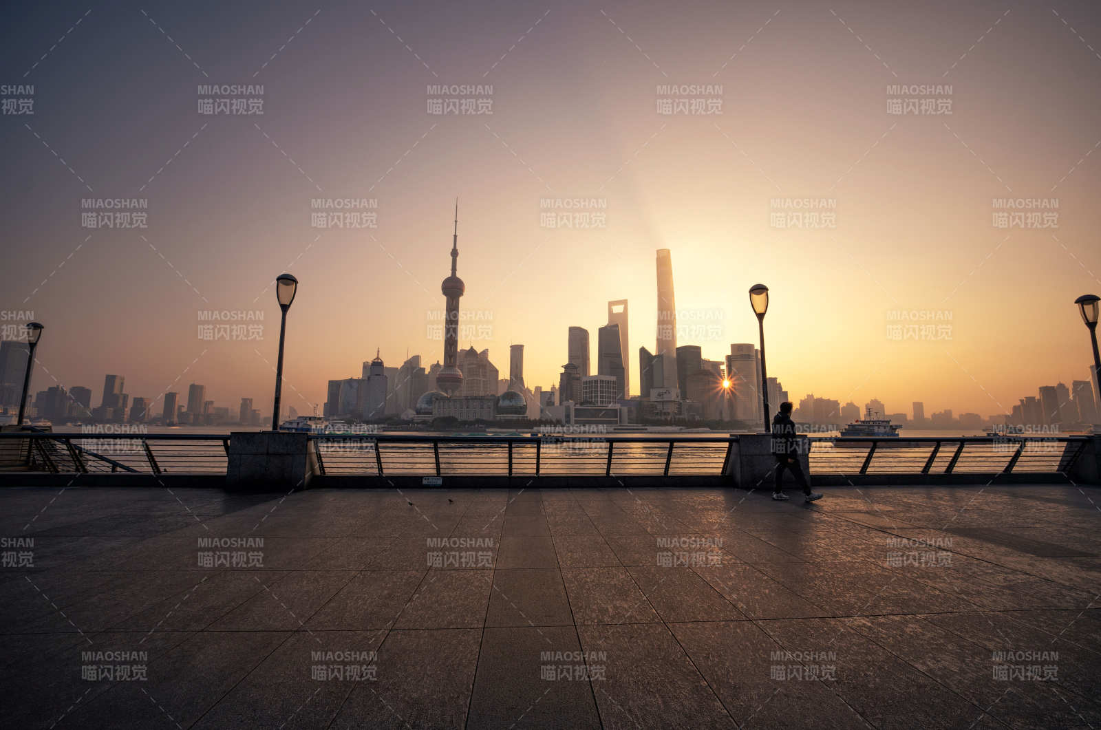 上海日出天际线图片