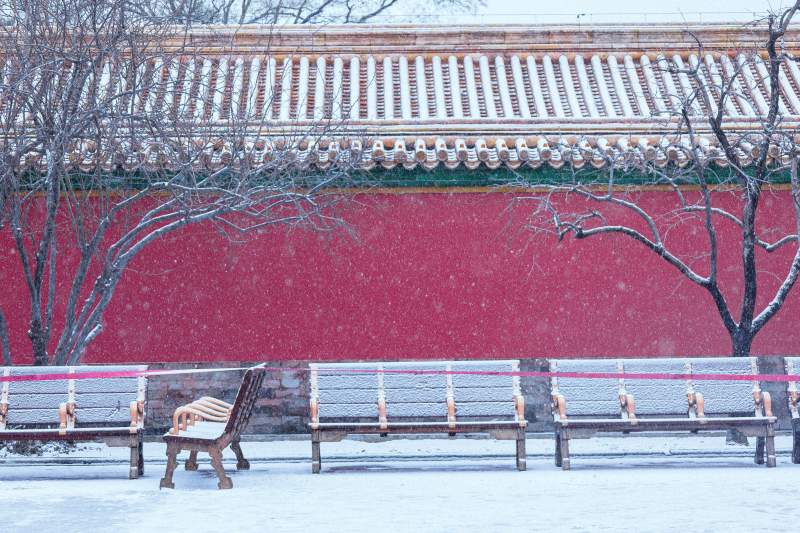 雪落红墙静谧景 故宫图片