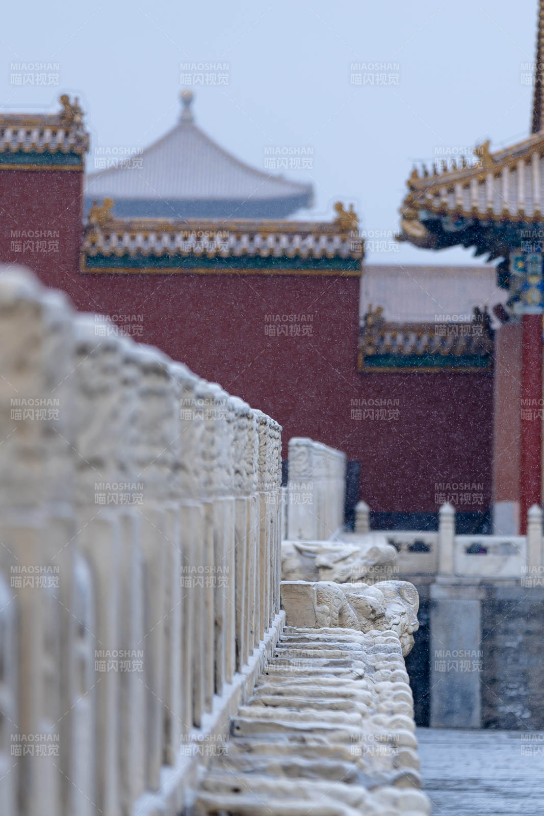 雪中故宫桥影图片