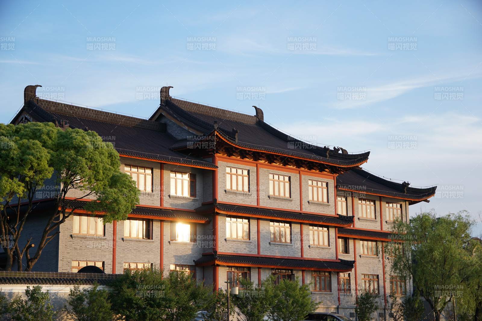 宁波东钱湖，小普陀古建筑夜景图片