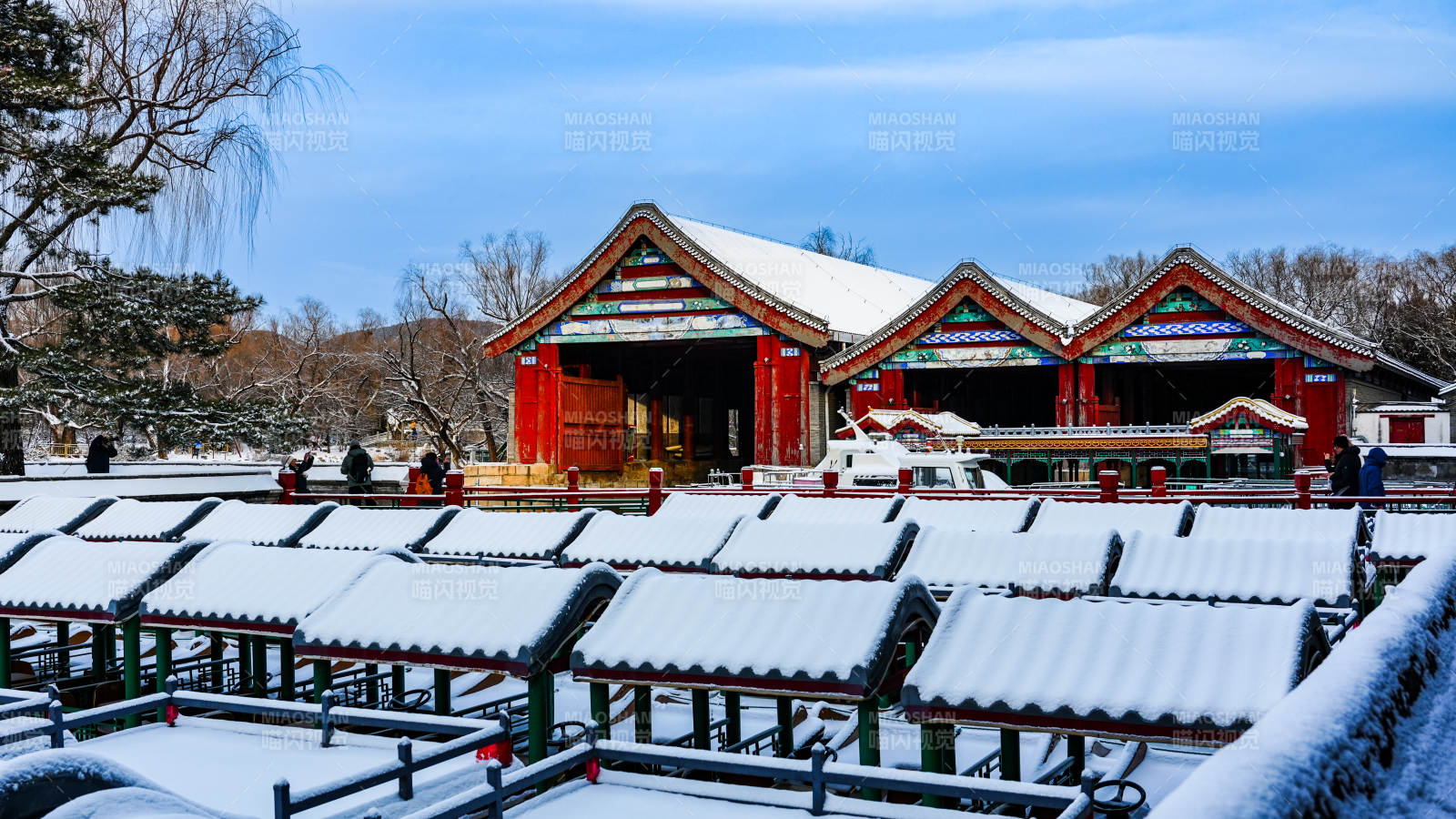 颐和园雪覆古建筑 静谧冬景图片