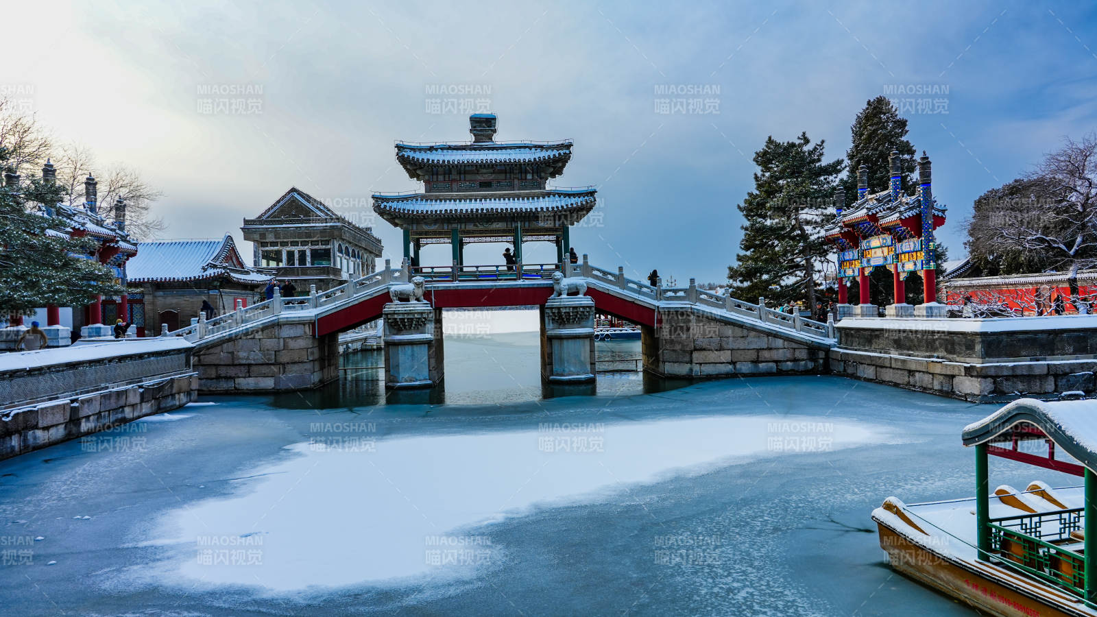 颐和园雪中古桥静谧景图片