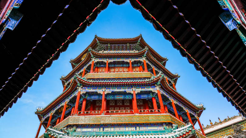 颐和园佛香阁古塔飞檐映蓝天图片