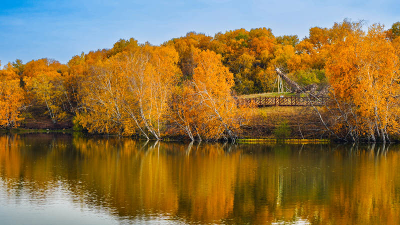 乌兰布统公主湖秋天倒影图片