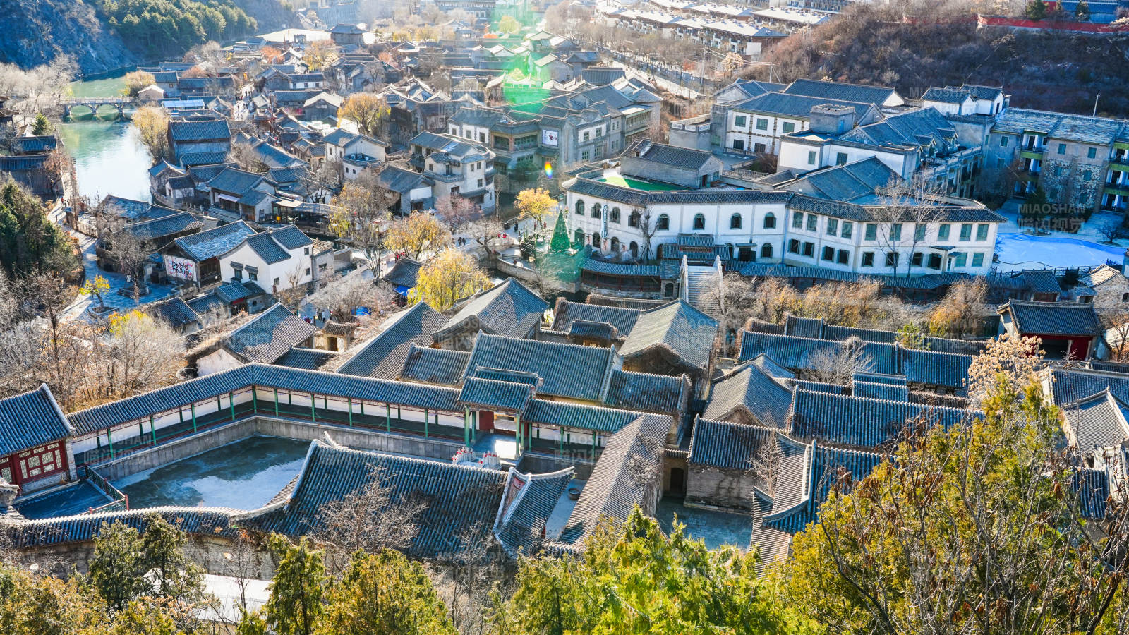 北京古北水镇古村落俯瞰图图片