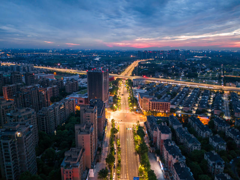 浙江省杭州市临平区城市夜景航拍图片